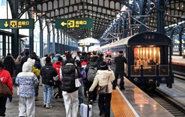 “伊春号”高品质旅游专列开启试运行