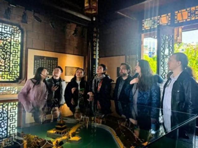 外籍歌唱家打卡甲秀楼解锁音乐与文化碰撞之美