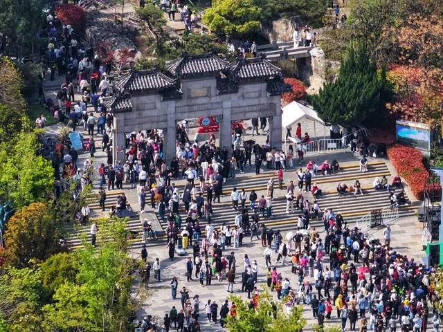 212.93万人次！入列十大热门城市！