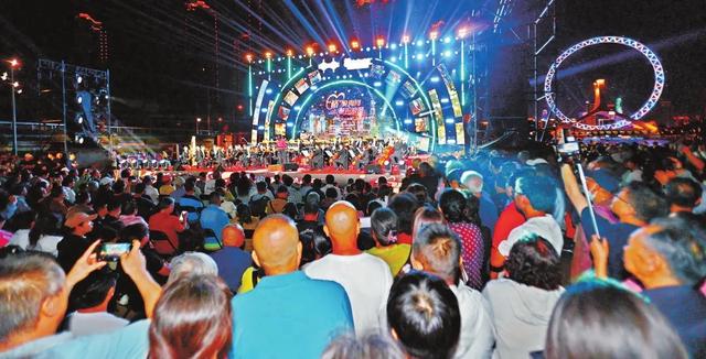 沉浸式演出联动灯光秀,惊艳八方客!