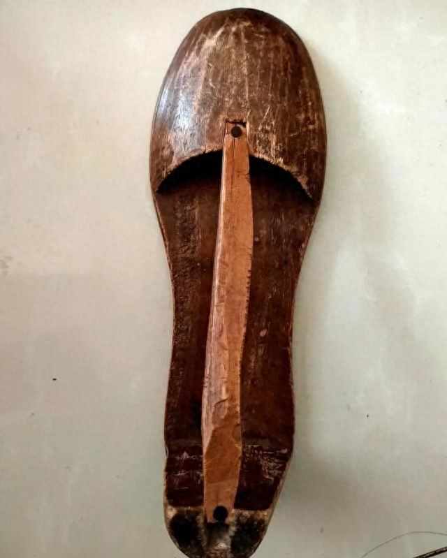 俗语“坟前若有弯楦树，家中必有人才出”是什么意思？有没有道理