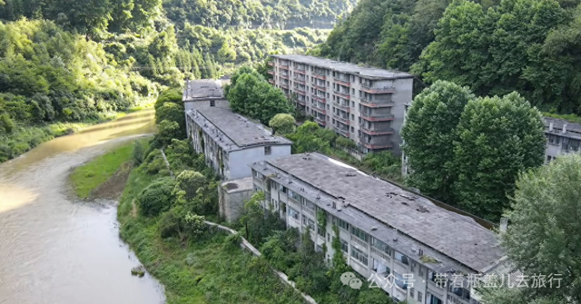 贵州大山中的“鬼城”，繁华热闹堪比县城，20年前为何上万人搬离