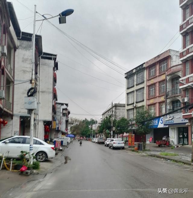 广西百色靖西市与崇左大新县交界的边境小镇，史上是岑氏土司辖地