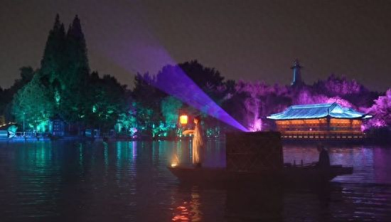 江苏扬州：背诗免票夜游瘦西湖 文旅融合激活“诗与远方”