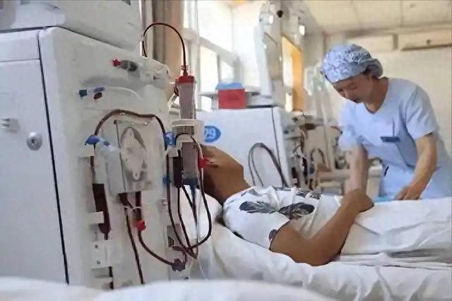 61岁男子尿毒症抢救无效?提醒:冰箱冷冻的这4物要少吃!别贪嘴