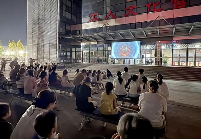 【潍坊寿光】露天电影让市民畅享文化夜生活