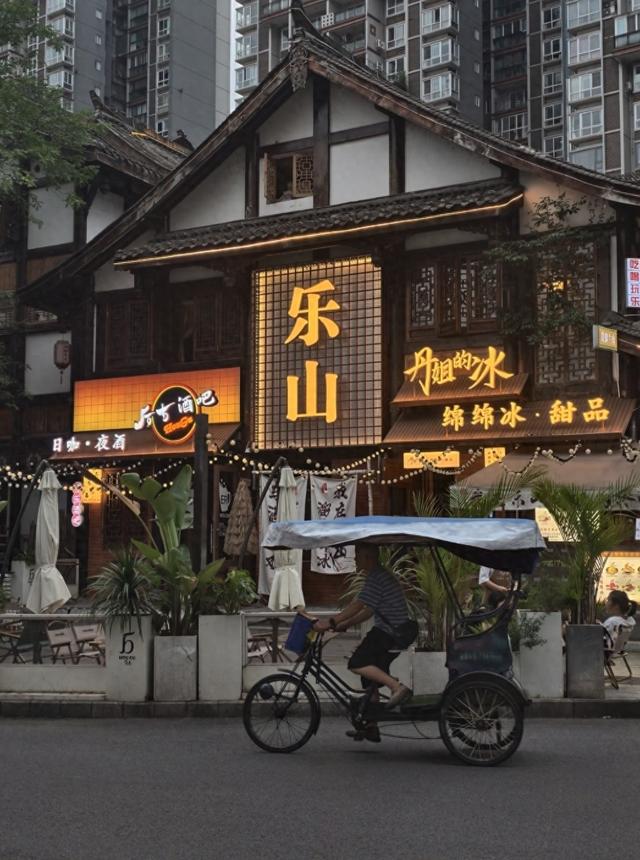 成都呆了，重庆愣了，乐山怎么就成了全民慢生活的代表？