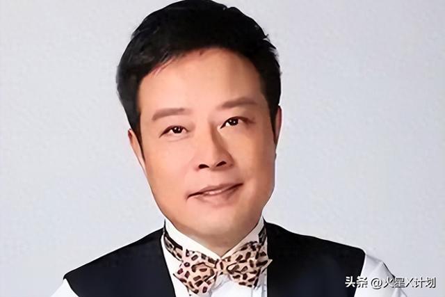 没想到，主持央视天气预报将近30年的宋英杰，竟是兼职的"临时工"