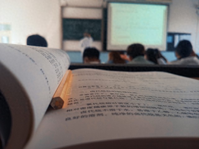 公开课“表演”何时结束?别让课堂沦为彩排秀场