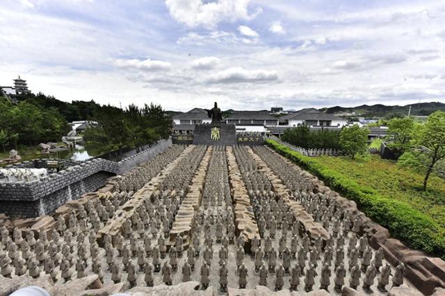 水泥做的“兵马俑”？120元看这个，很多人说太坑了！
