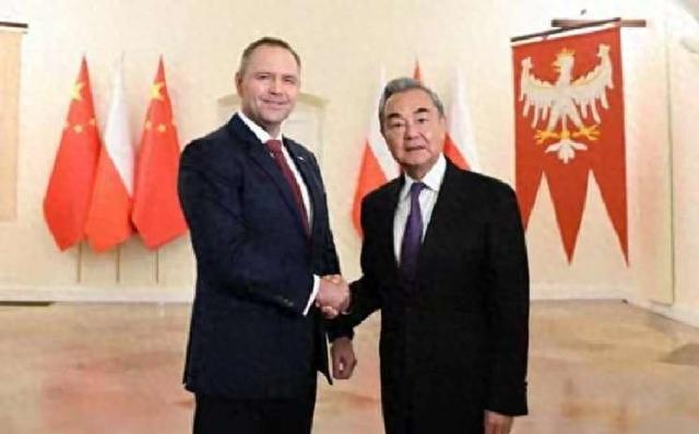波兰不守承诺，宣布拒绝恢复中欧班列，中方：加强北极航道合作