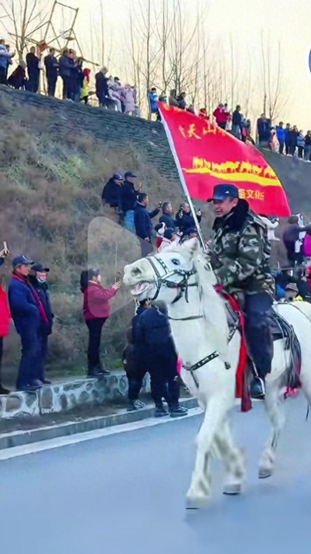 太酷了！东天山骆驼队越千里，打卡河南灵宝