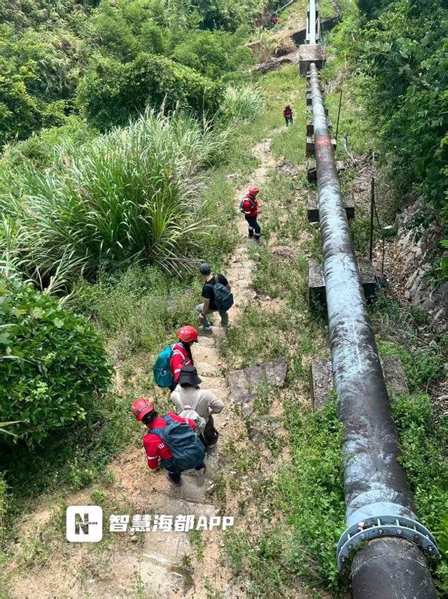 女子高温登山体力透支，福建山地救援队跋涉驰援