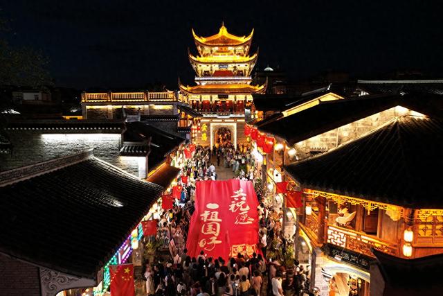 四川凉山：合规经营助燃夜市“烟火气”