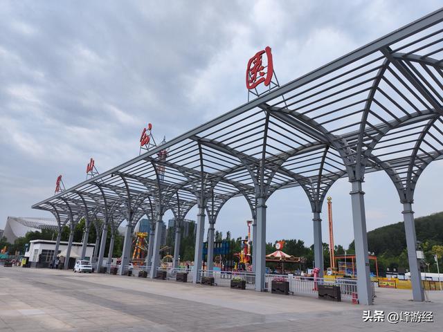 爬览山公园，只看到若隐若现的贺兰山