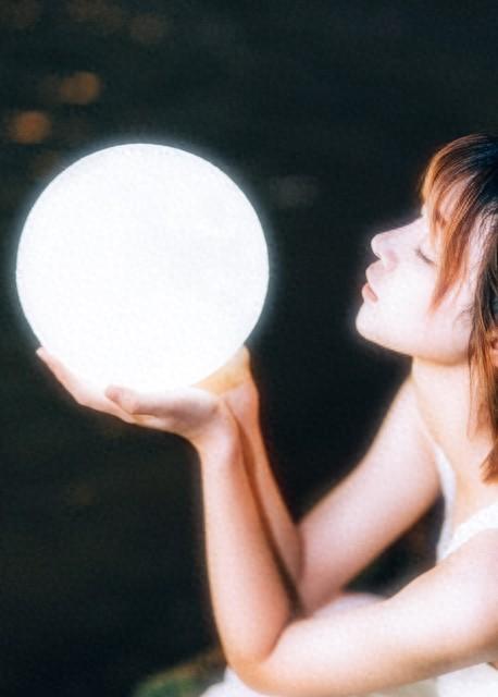 白月光指什么白月光代表着什么意思（在男人眼里）