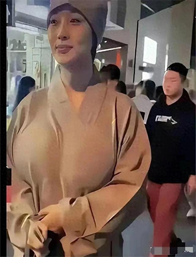 我的天这尼姑一换衣服，竟然是个火辣妹，身材太棒了。