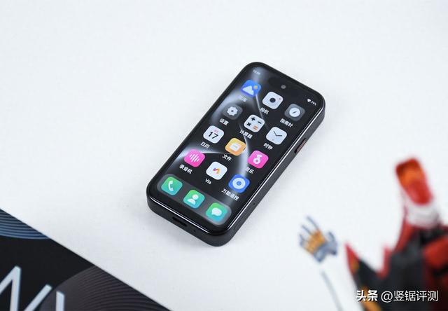 国产4英寸“小屏手机”简评：搭载8核处理器，还支持遥控家电
