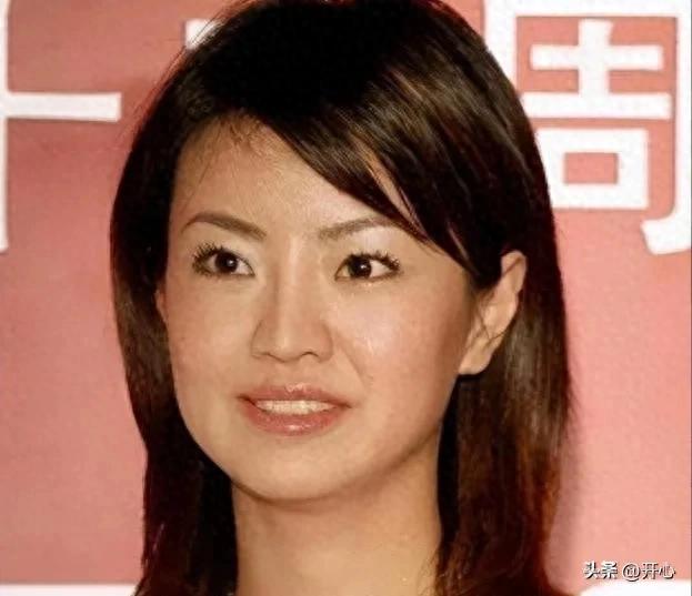 和撒贝宁同居4年，转身和富豪在一起，想到如今却沦落至此。