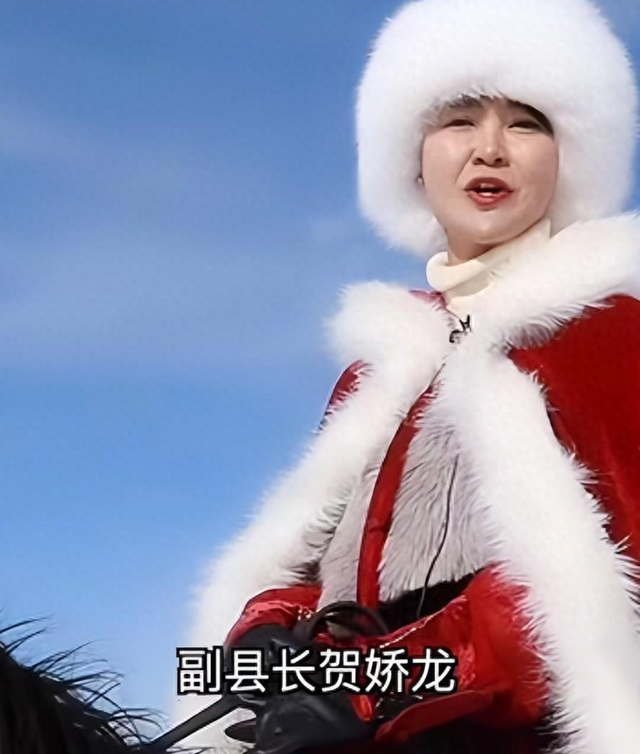 不装了！贺娇龙葬礼炸出"牛鬼蛇神"，恶心的事发生，结果大快人心