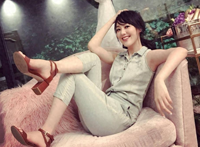 讨好大佬，陪睡上位，遭央视“开除”	，她身上的标签哪个才是真的