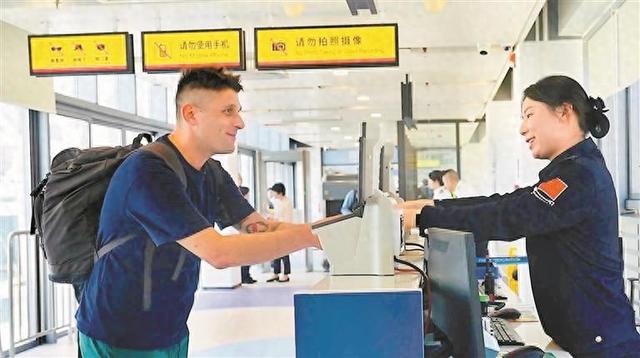 首个邮轮国际中转业务落深