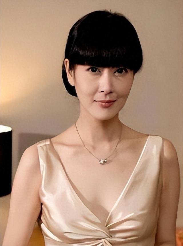 结婚10年被丈夫绿8次！最后出轨蒋勤勤，最终年仅43岁抑郁自杀