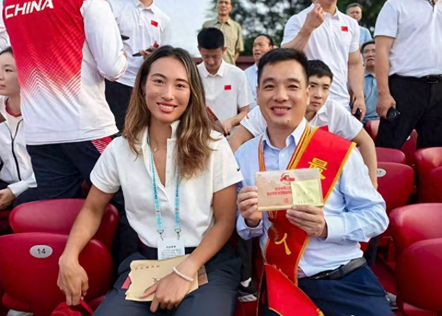 九三盛大阅兵！霍启刚姚明意外同框，郑钦文太兴奋，马龙太低调