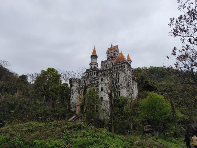 神秘古堡中的王子与公主是不是要苏醒了？