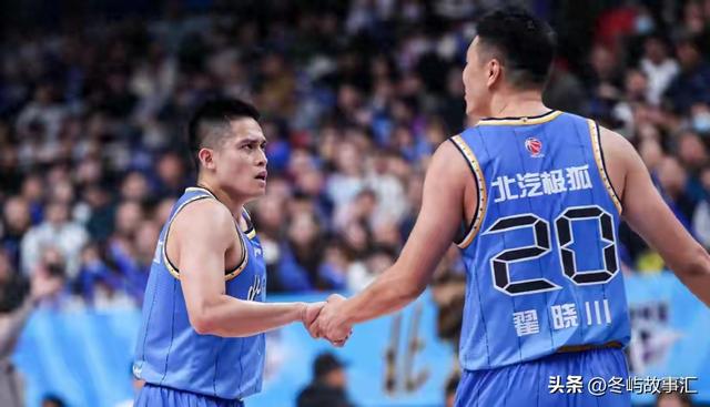 北京男篮碾压局背后的信号：周琦归来，赵睿隐忧，新疆困局难破
