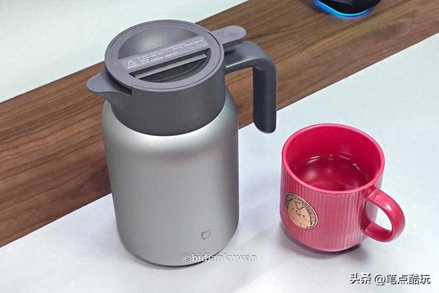 双层纯钛,健康饮水:小米新出的钛保温壶1.2L真香!