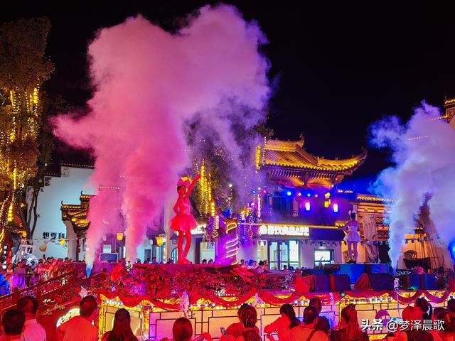 云梦：七夕祥云湾 光影织鹊桥