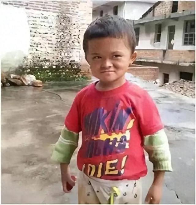 小马云十年后长大，跟着表哥拍视频为生，想娶媳妇