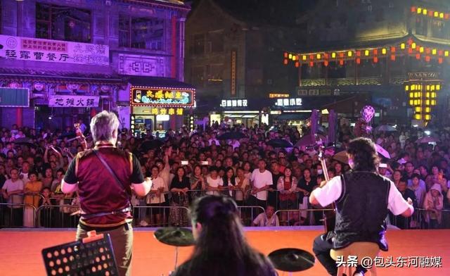 文化为翼：历史街区与文创空间的夜间绽放