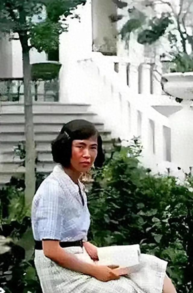 30岁的贺子珍在苏联莫斯科的真实容貌 并非演员扮演 货真价实的照片