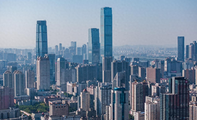 刚从湖南回来，毫不客气说，长沙是省会中，城建最好最霸气的城市