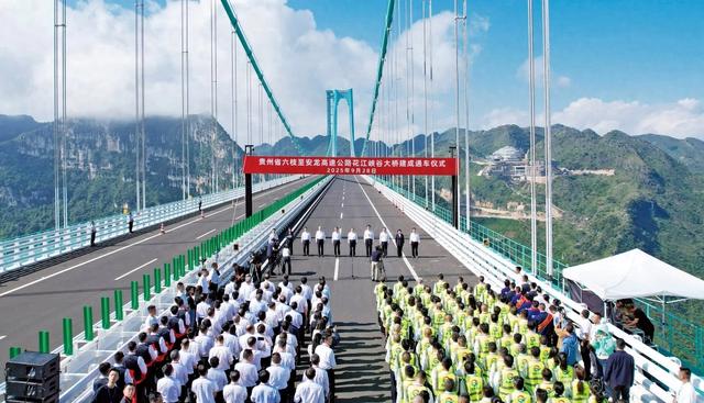 《当代视线·桥见贵州闯新路》跨越山河的时代答卷 《当代视线·桥见贵州闯新路》跨越山河的时代答卷