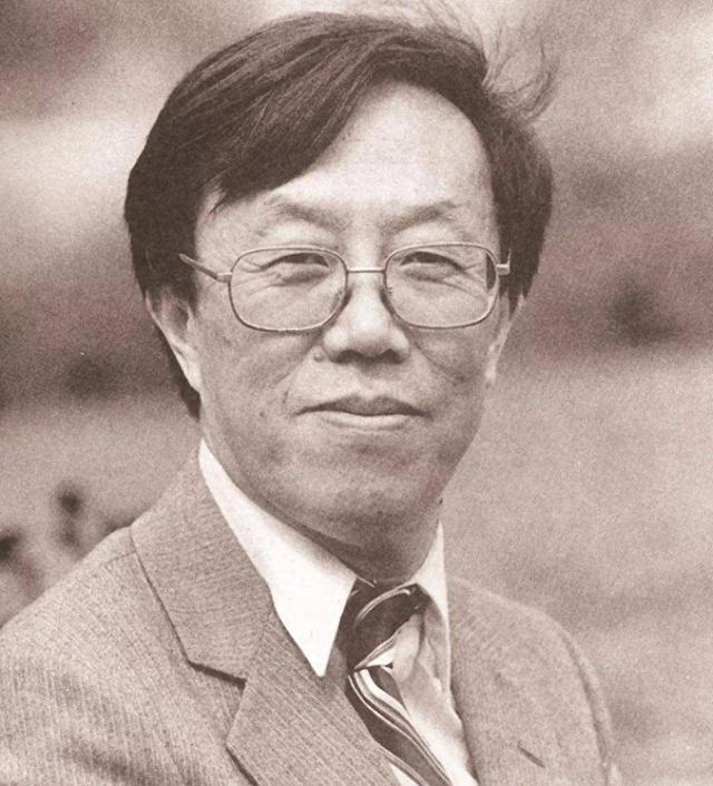 王蒙写小说抨击党内官僚主义却被猛批，毛主席力保：中央也有坏人