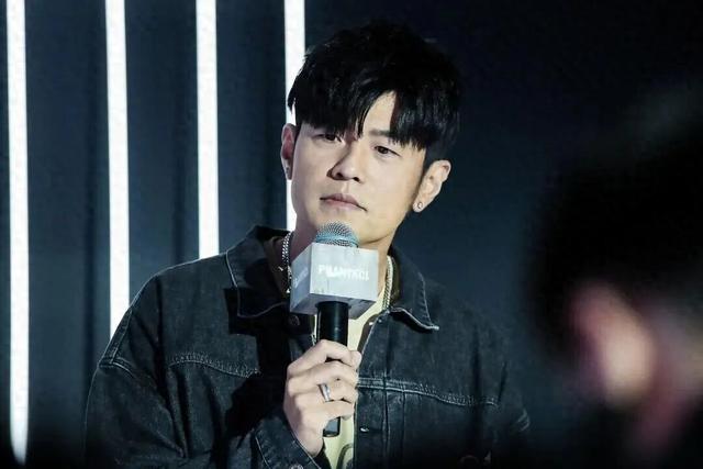 周杰伦被“哥们”坑哭！2300万比特币被卷走，这人之前还上过春晚