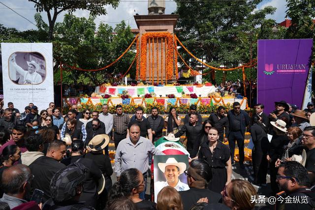 墨西哥市长亡灵节遭枪杀！警方保护失效，凶手连开7枪震惊全场！
