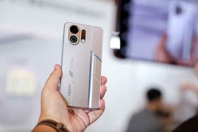 又一款自带风扇的手机来了！OPPO K13 Turbo都有哪些卖点？