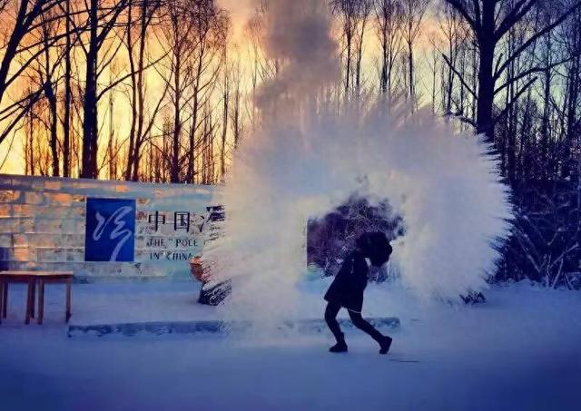 根河喊你玩泼水成冰啦！千人挑战超燃~