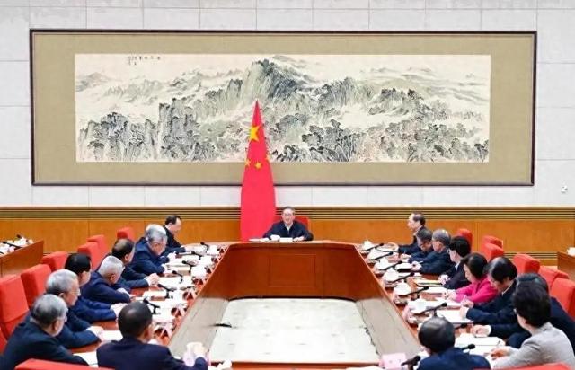 中央政治局定调落地！这7大政策信号	，正在默默改变寻常人的命运