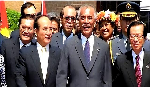 反华总统国家面临亡国，妄想向中国请求援助。最终结果是什么？