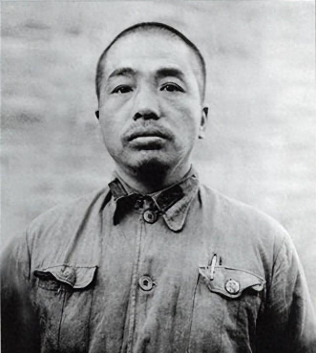 彭德怀出生后，算命先生看了他生辰，直言：他的八字太大，招不住