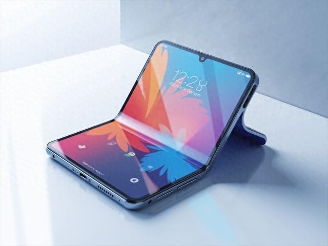 这两年用折叠屏手机，我感觉用处真不大，单手拿久了还是累啊