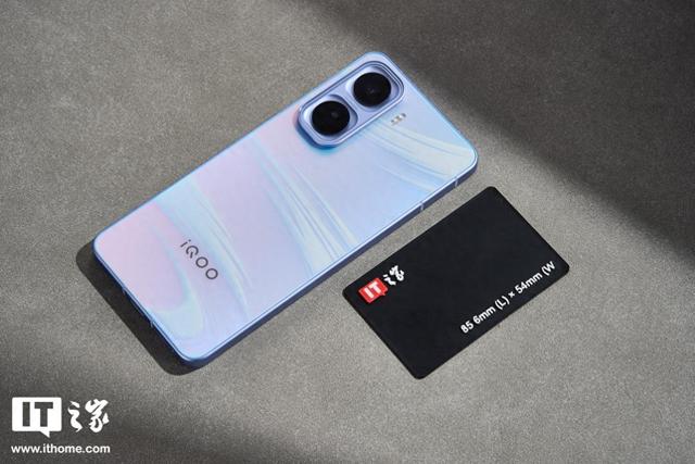 iQOO Neo11“面对疾风”手机图赏：年轻玩家的电竞优选