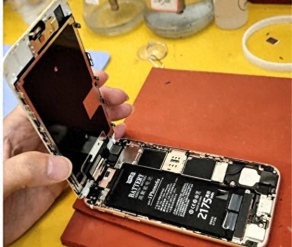 Iphone换内存好不好（苹果手机换电池到底值不值80到底要不要换你可能被误导了）