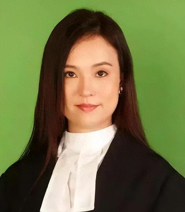 风流尼姑释智定：白天念经晚上醉生梦死，穿黑丝坐豪车，生活奢靡