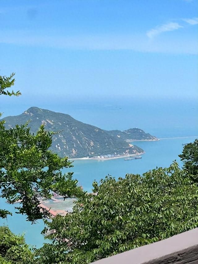 江苏有座海滨小城，4月鲜花开满山头，却被99%的游客路过